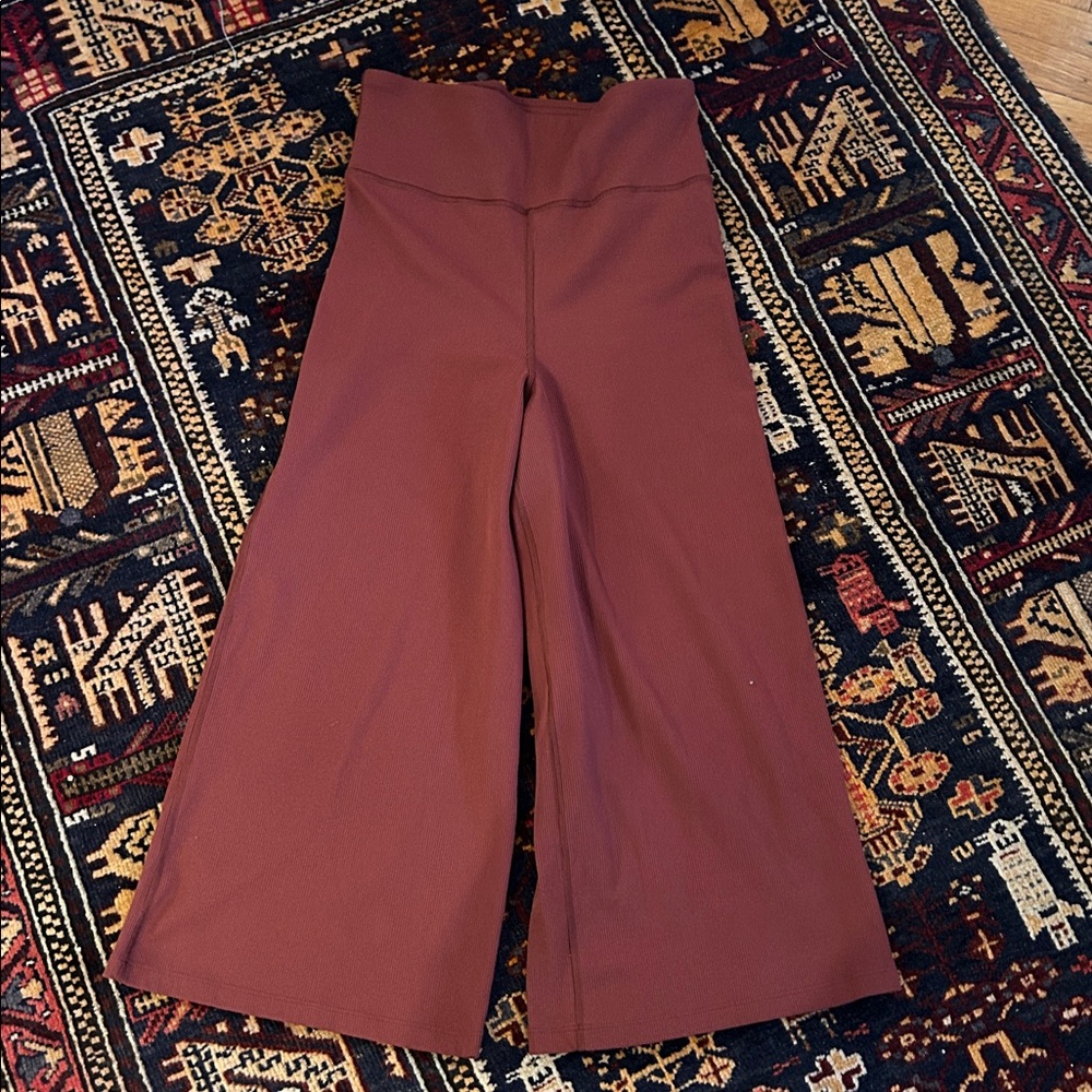 Athleta wide leg crop ribbed pants size medium